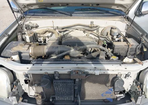 2003 Toyota Tundra Sr5 V8 z USA, uszkodzony, nr VIN 5TBBT44103S345369